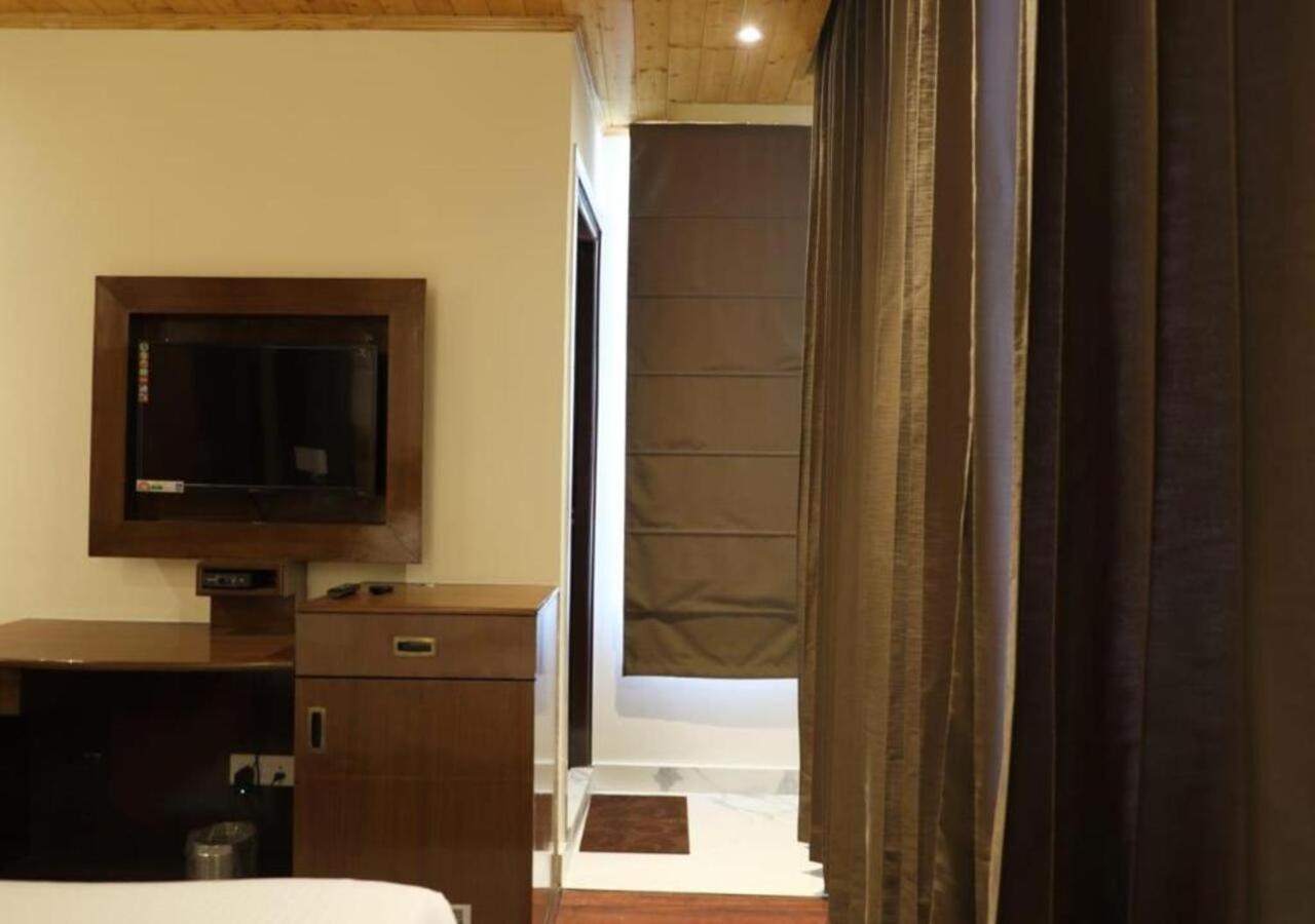 The Alpine Retreat Hotell Shimla Exteriör bild