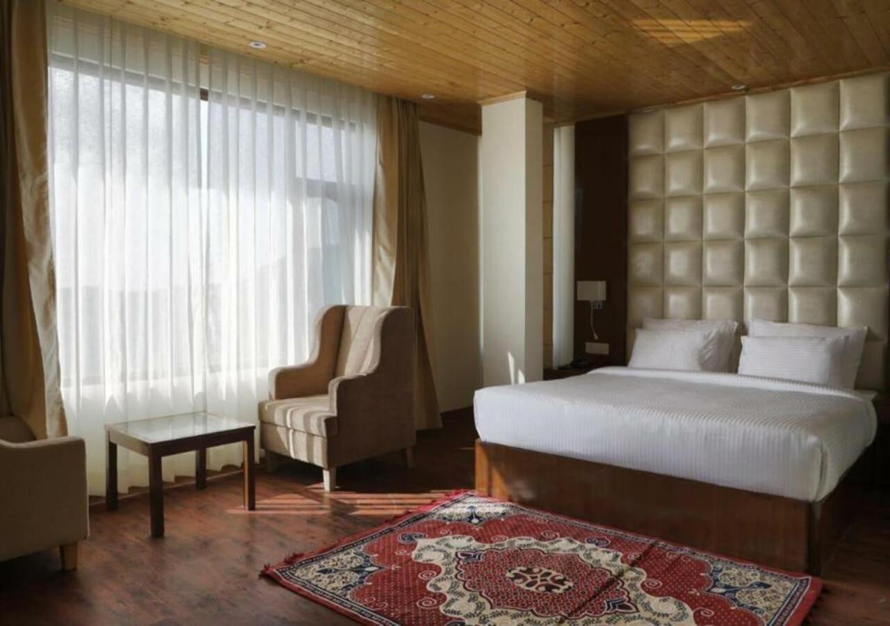 The Alpine Retreat Hotell Shimla Exteriör bild