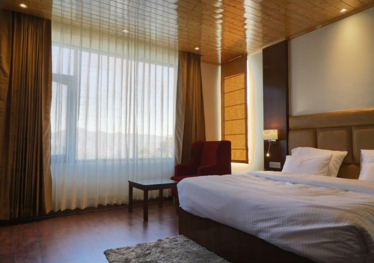 The Alpine Retreat Hotell Shimla Exteriör bild