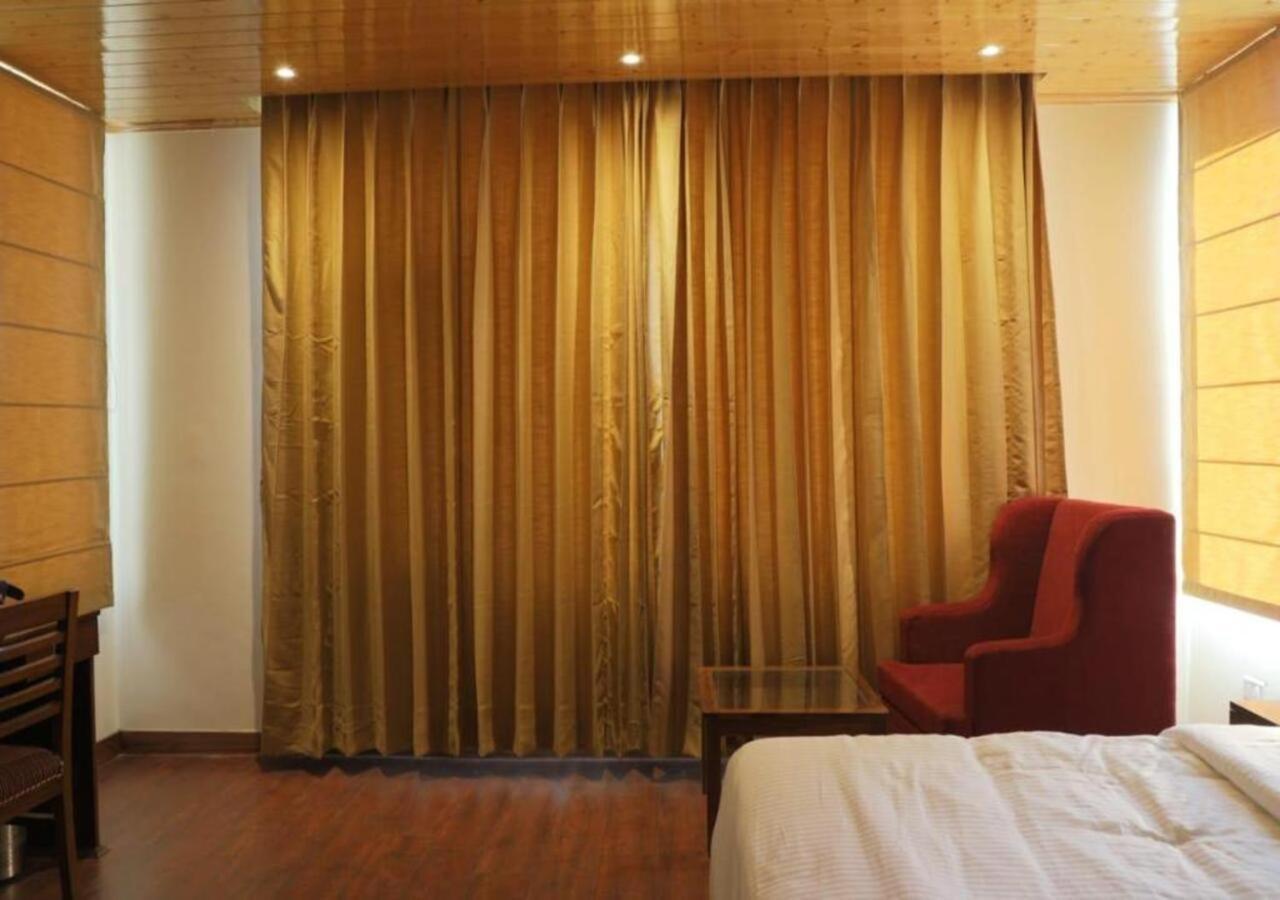 The Alpine Retreat Hotell Shimla Exteriör bild